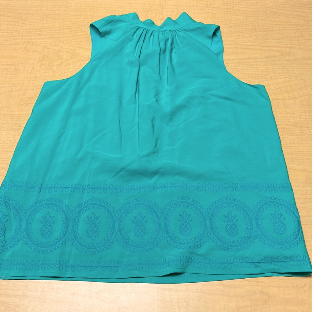 4/$30 Crown & Ivy sleeveless top, size extra large